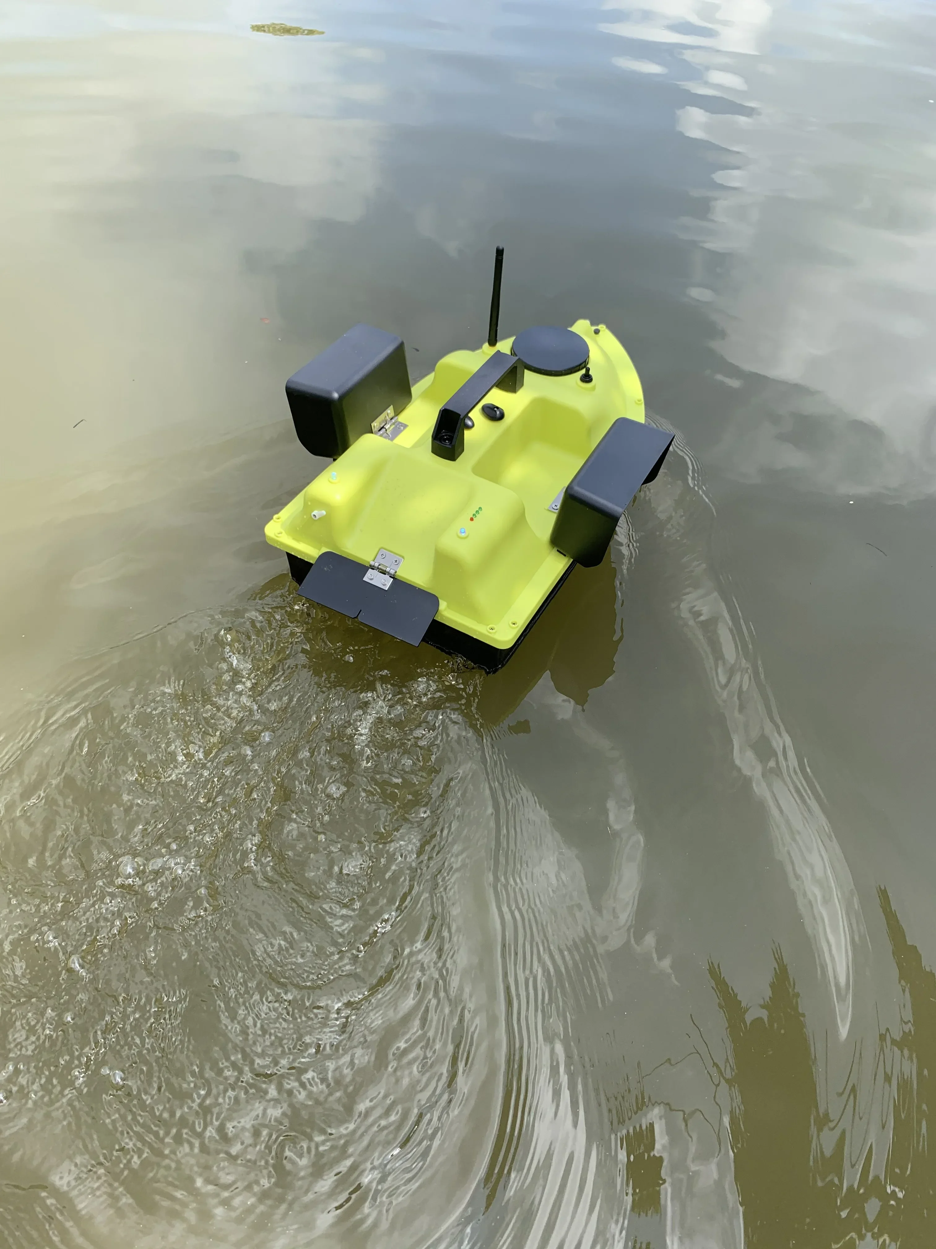 Rc лодка для рыбалки с приманкой