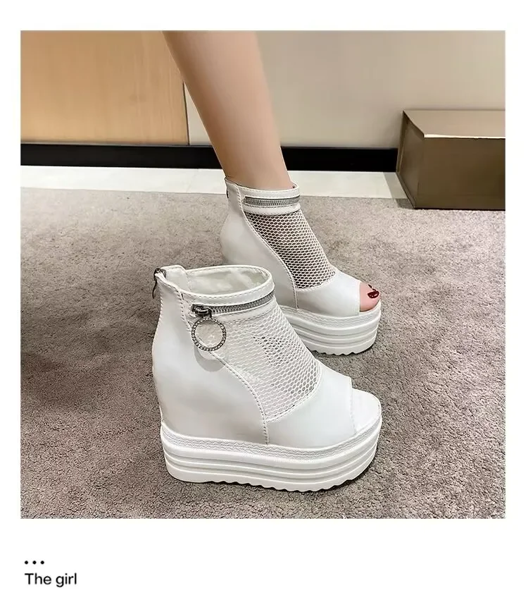 Женские кроссовки на танкетке повседневные сетчатые с золотыми блестками без