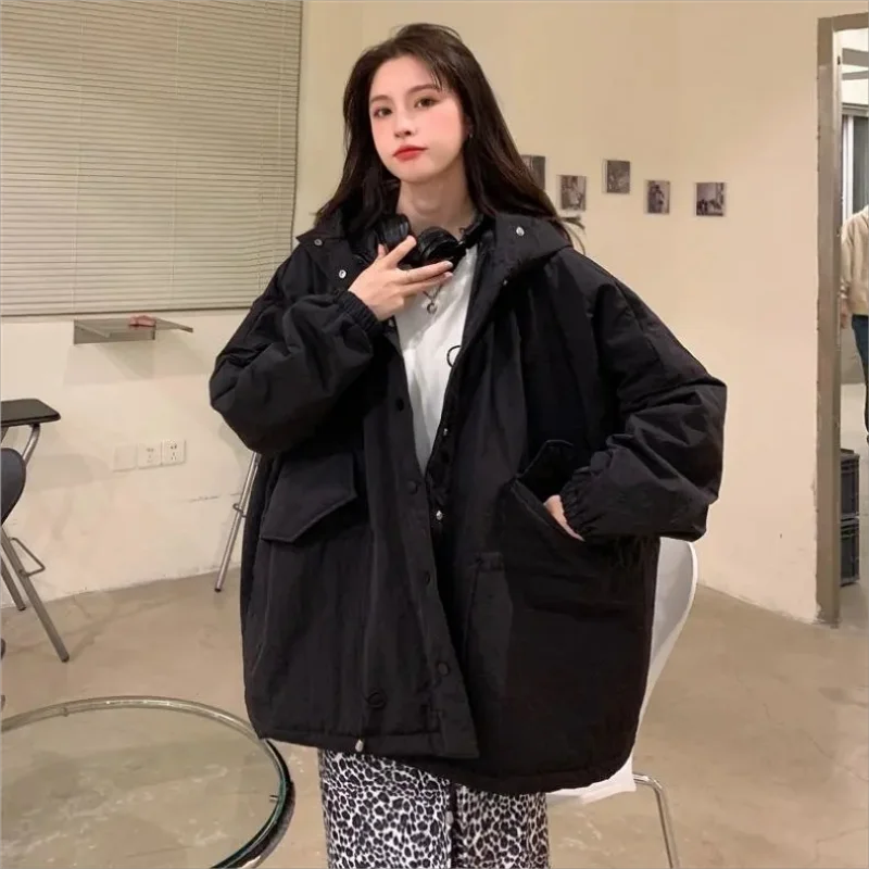 Женская стеганая куртка с капюшоном цвета в ассортименте