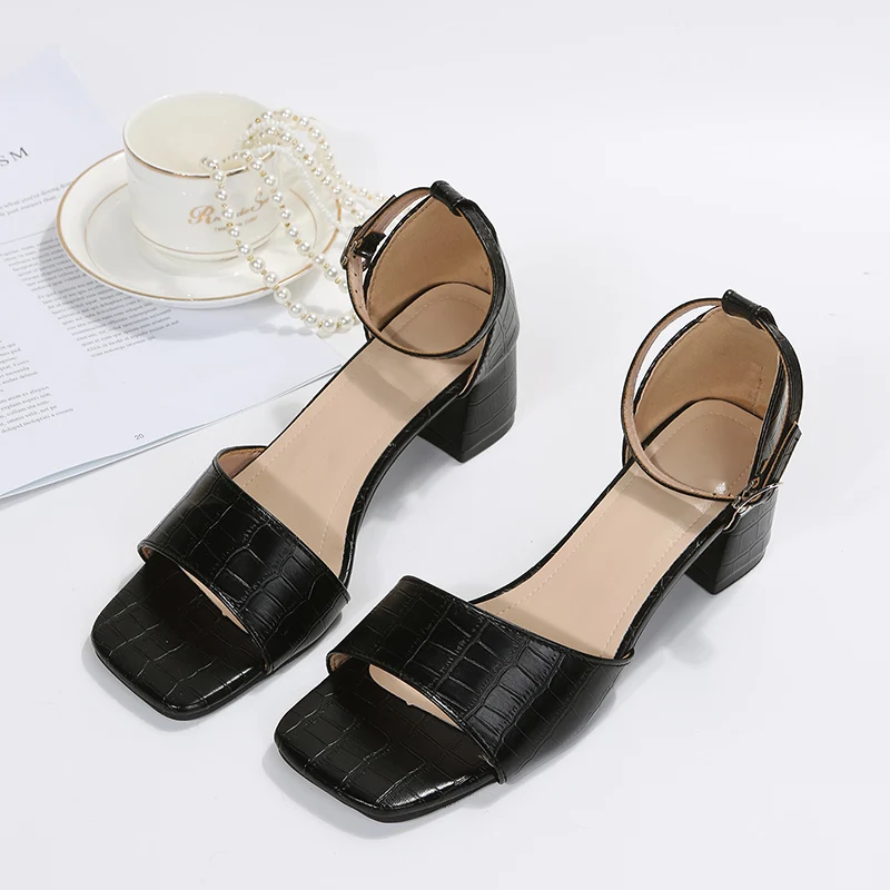 

36-42 Yards Plus Size Women's Shoes 41 Fat Feet Open Toe Buckle Sandals Women's All-match Summer Thick Heel Roman Ladies Shoes