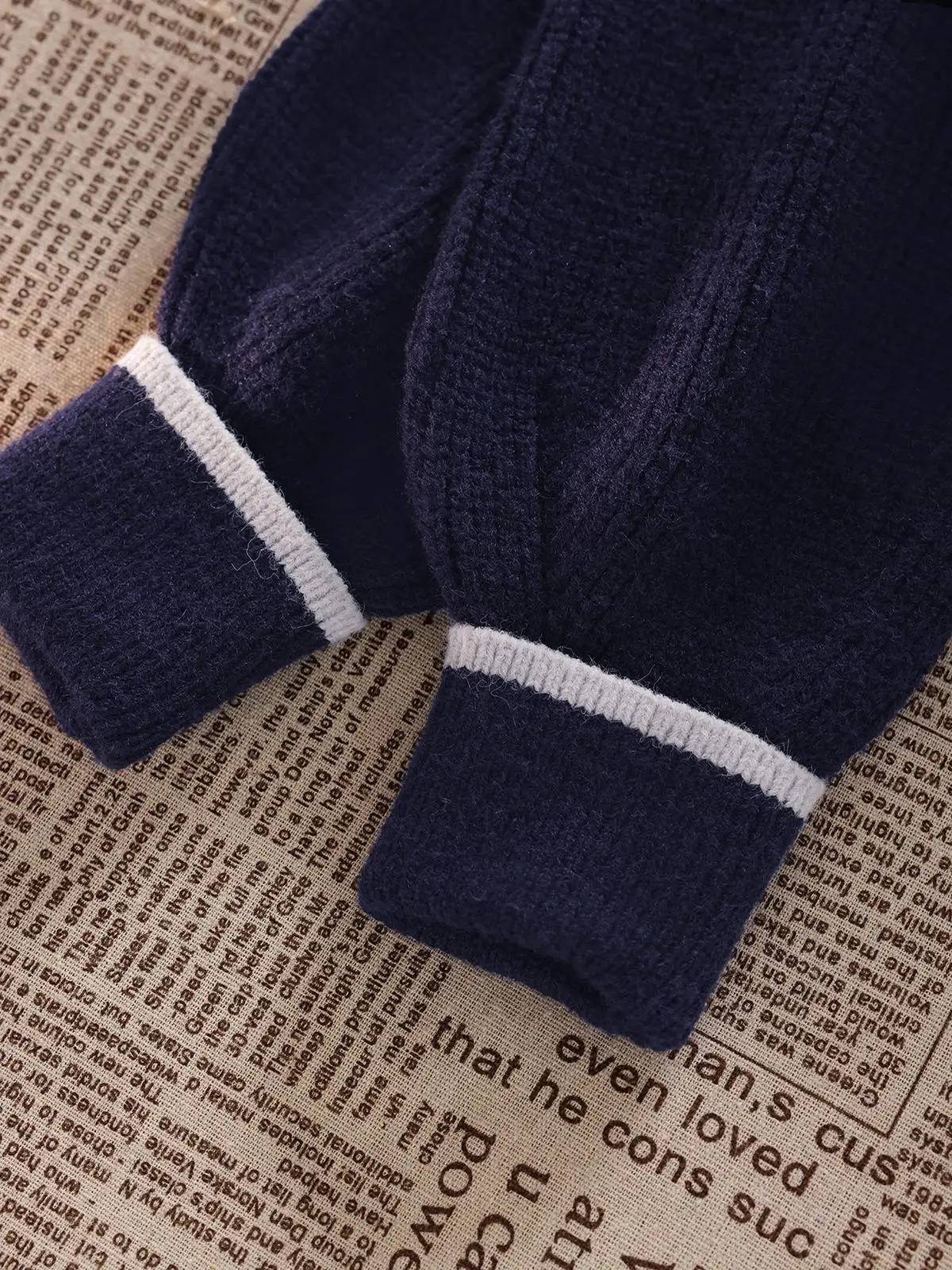 Просто закрыть глаза и ввод! Темперамент плюс очки! Темно-синий свитер на молнии