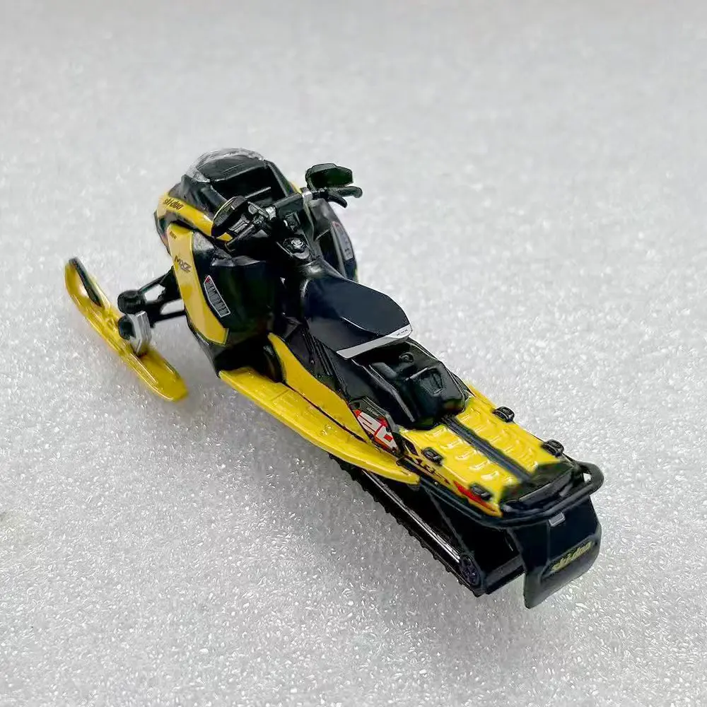 Фото Модель SKI-DOO 1:32 MXZ XRS 60012 DIECAST MASTERS WELLOW для коллекции №2