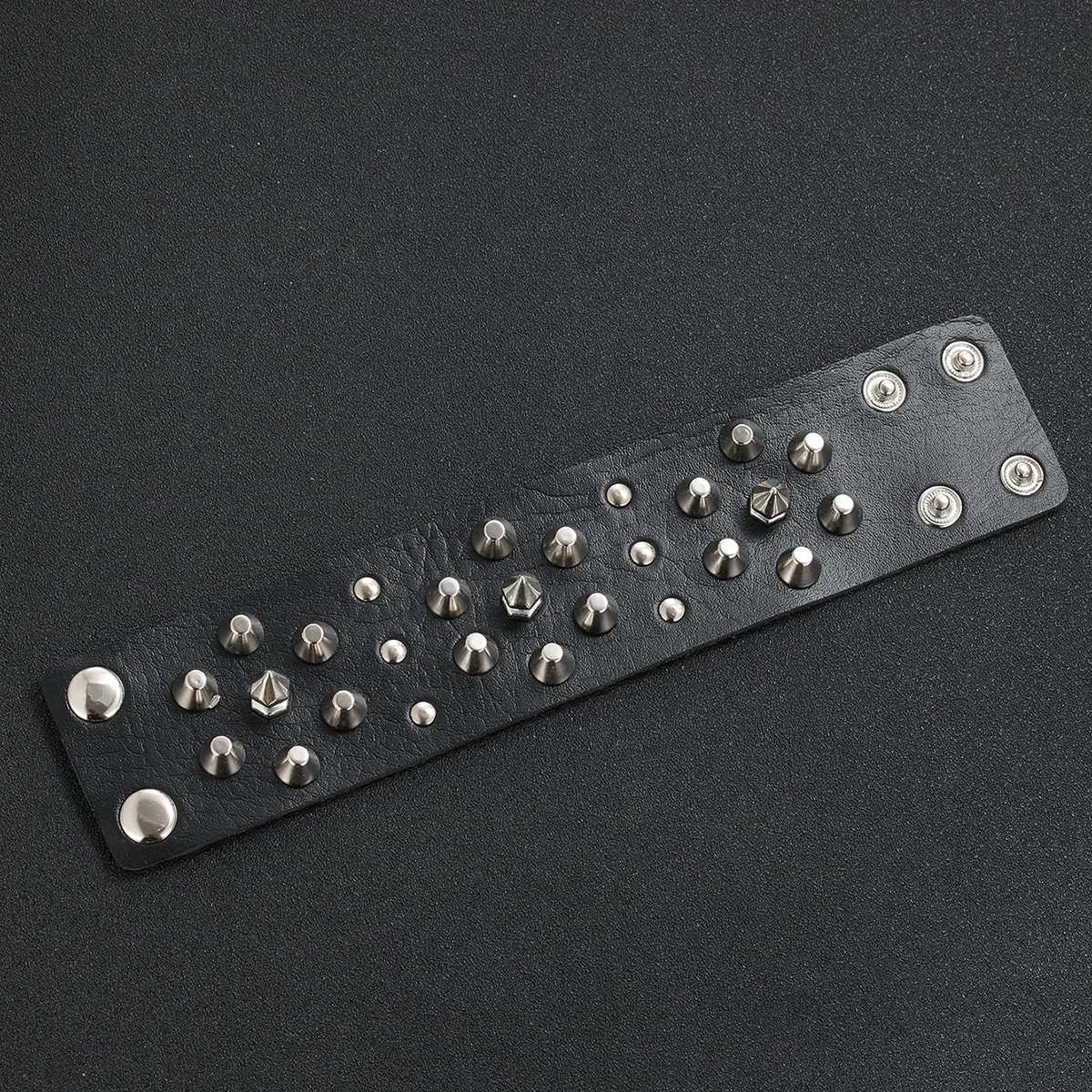 

New Punk Wind Spike Willow Nail Bracelet Fashion Leather Men's Wide Bracelet Charm Gothic Retro Ancient Hand Ornaments for Men