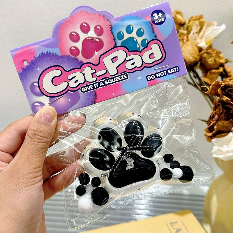 

Латексные игрушки кошачьи лапки черного цвета