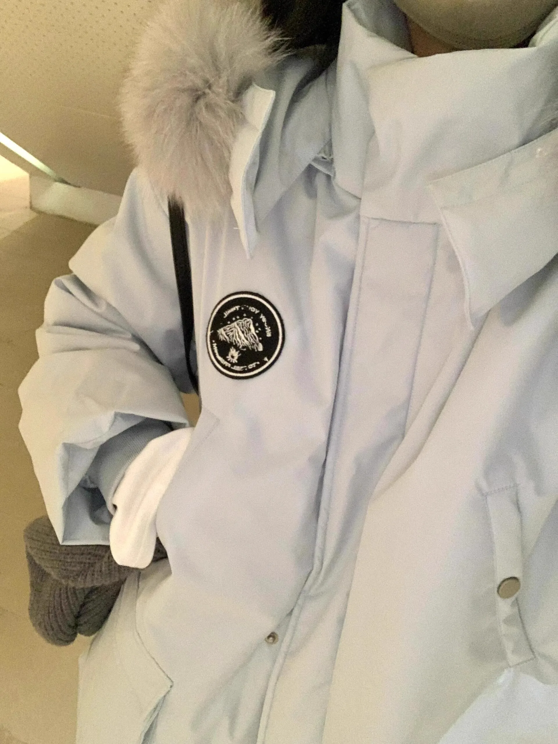 Пуховик-карго с большим меховым воротником одежда хлопковой подкладкой женская