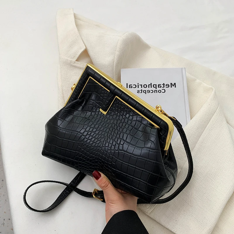 

Special-Interest Design Small Bag Female 2022 New High Sense Personality Messenger Bag Fashion Style Solid Color Shoulder Bag