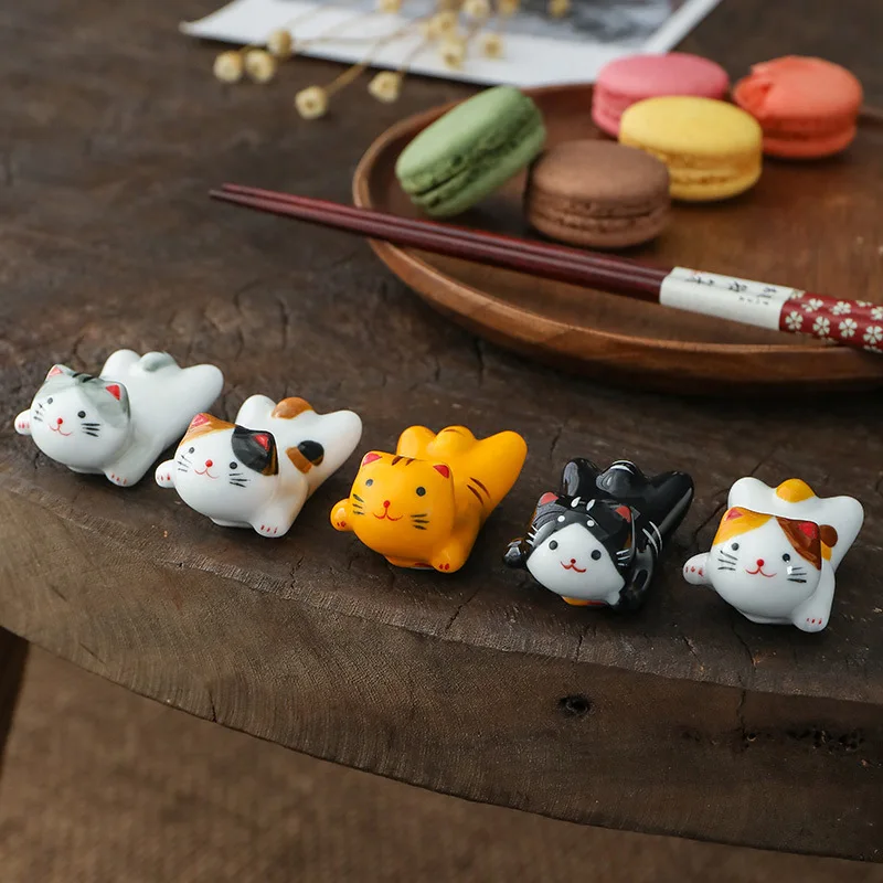 

1Pcs Cute Cat Ceramic Chopsticks Holder Stand Japanese Style Chopstick Rack Fine Design Pillow Care Rest Kitchen Tableware Tools