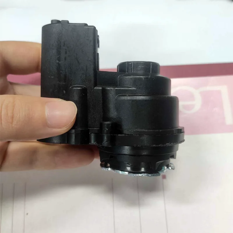 

Genuine Rearview Mirror Right Side Folding Motor Assembly For Discovery 3 4 2014-2021 5 2016-2021