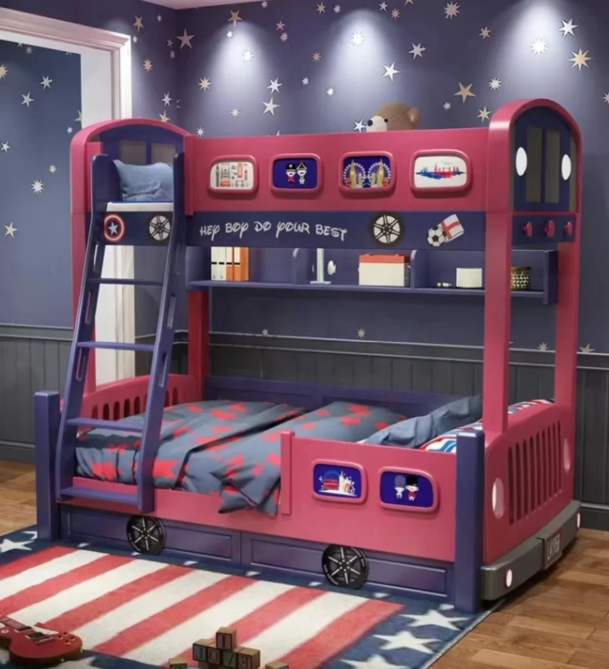 Детская двухъярусная кровать из дерева