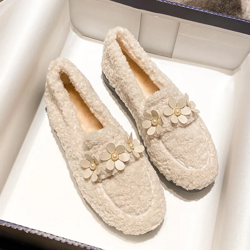 Plush Shoes Women Winter Outdoor New Korean Style Fashion Flower Design Platform Shoes Slip-on Lightweight Shoes Large Loafers