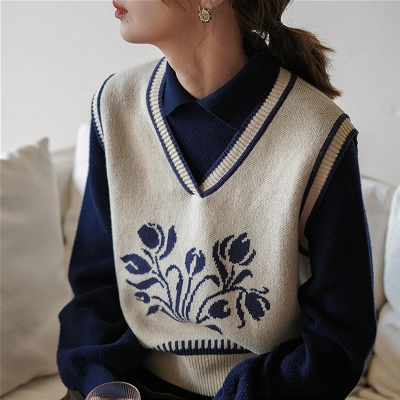 

New Female Sleeveless Sweaters Vest V-Neck Pullover Cotton Women Knitted T-Shirts Vintage Elasticity French Tank Tops T366