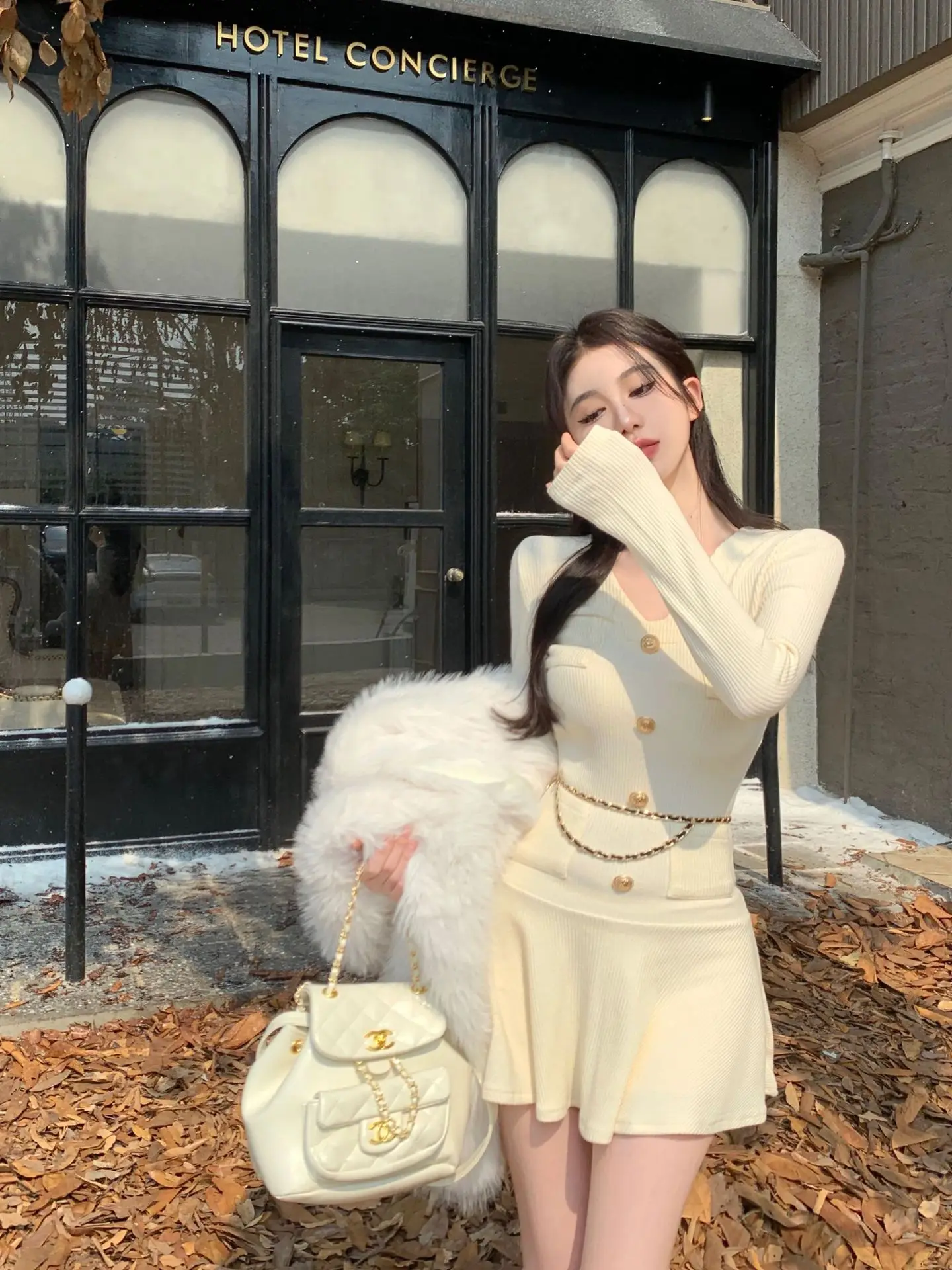 

Temperament knitted dress for women in autumn and winter, new design sense, small skirt with a slim waist, a short skirt