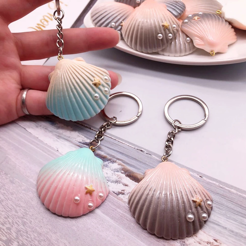 

Fashion Pearl Shell Conch Keychain With Metal Letter Key Ring Exquisite Jewelry Souvenir Bag Trinket Car Key Holder Friend Gift