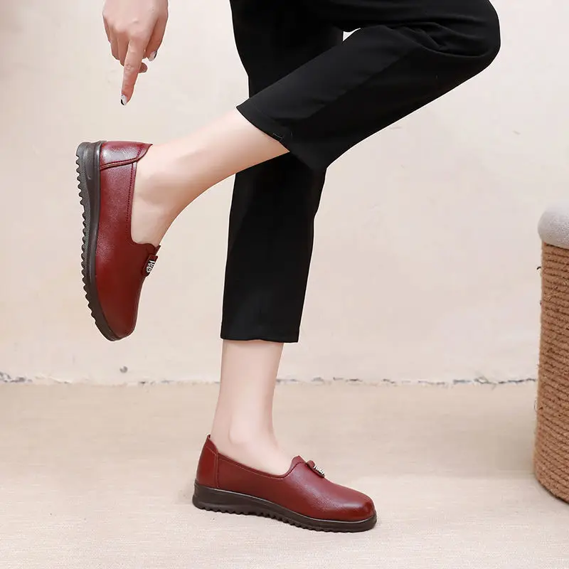 2023 Fashion Flats  Soft Leather Round head Women Casual Flats Ladies Shallow mouth Flat Oxford Shoes New Mother single Shoes