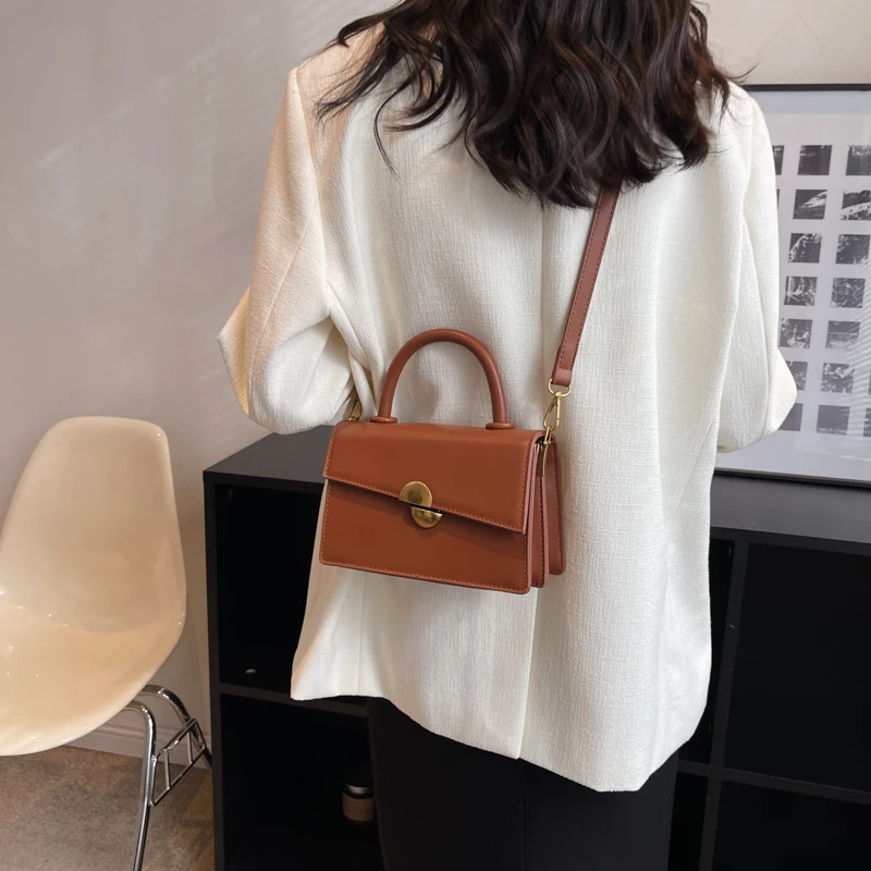 

ELM BAY|High Quality Retro Bag Women's New Cross Body Bag In Autumn And Winter 2022 Super Fire Portable Small Square Bag