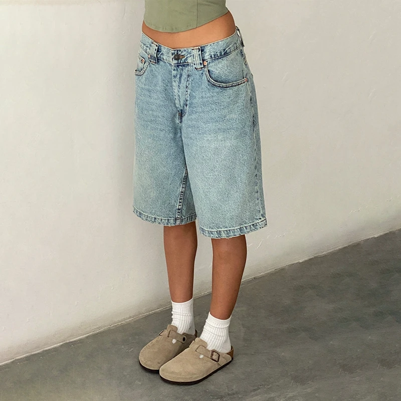 Женские джинсовые шорты с низкой талией и широкими штанинами свободного кроя