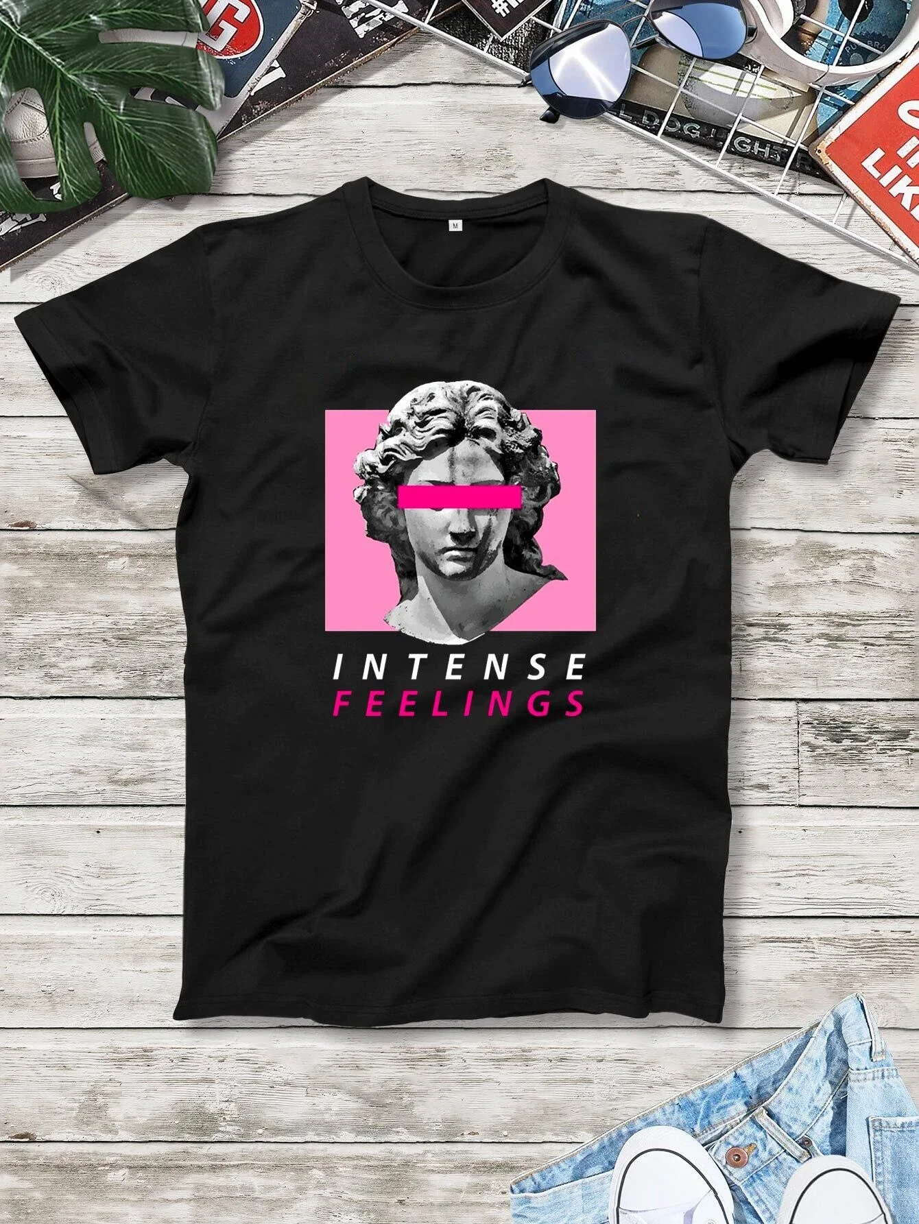 

Men Statue & Letter Graphic Tee