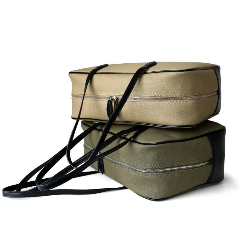 Подходящая по цвету сумка на плечо под мышками большая вместительная