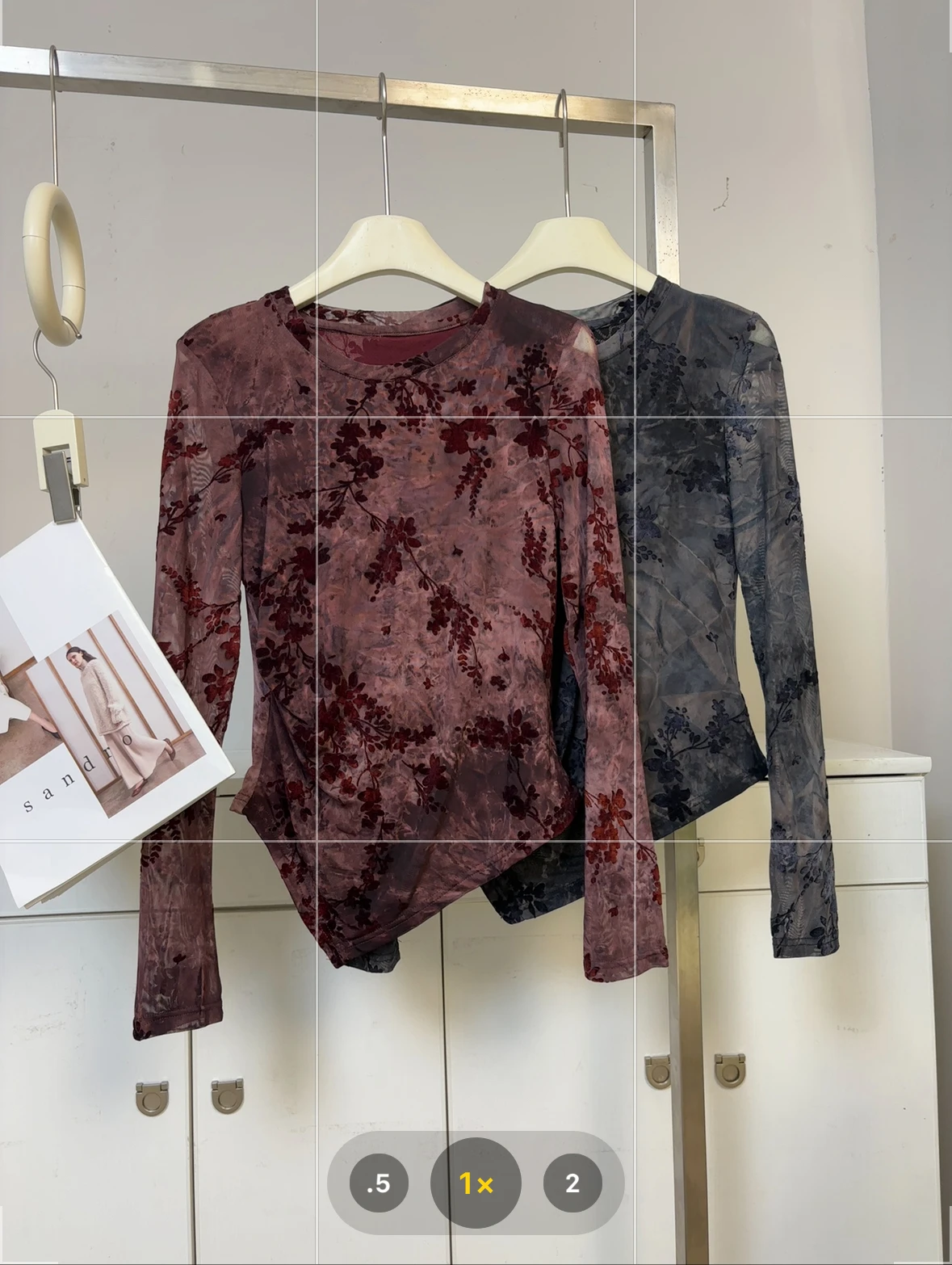  Знаменитые товары 2024 осенняя новая футболка нестандартной формы из бархатной