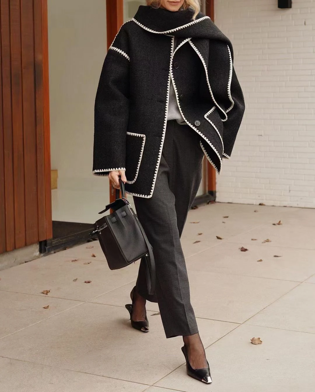 

European and American Street Fashion Women Woolen Coat with Scarf