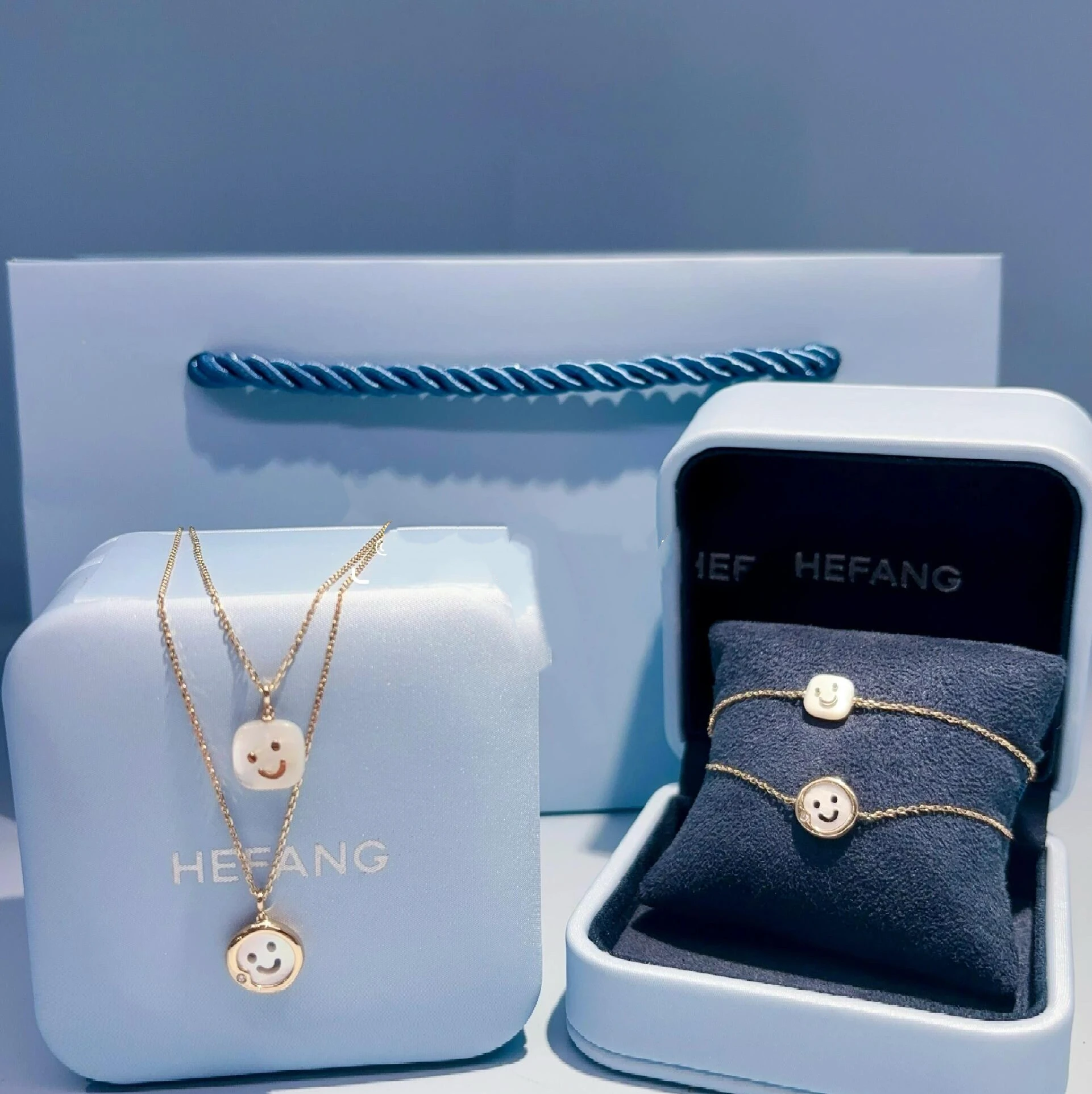 Hefang Where Is the Fritillary Smiley Face Necklace Smile Bracelet Light Luxury Advanced Design Sense Choker