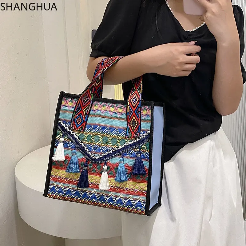 

New portable tassel shopping bag 2022 fashion national wind port Fengshui bucket bag women's allmatch woven women's bag musthave