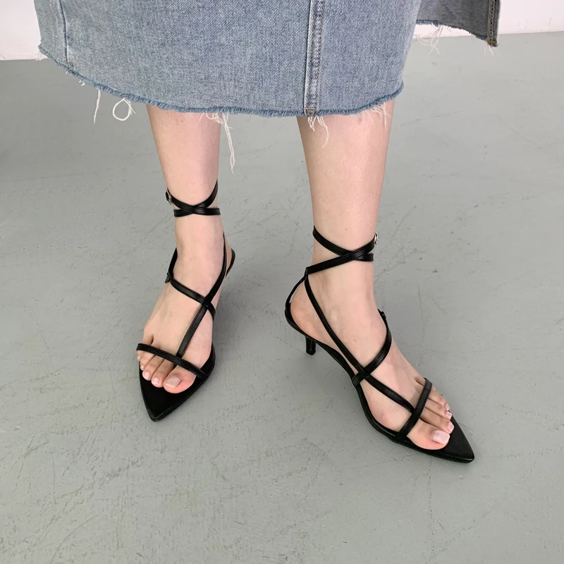 

Black Low Heels Ladies Sandals Sexy Cross Strap Buckle Thin High Heels White Pointed Toe Summer Shoes Tong Femme