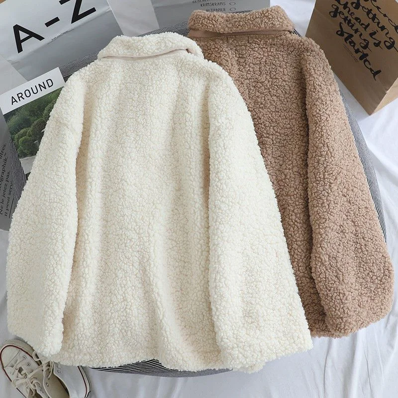 Женское пальто из овечьей шерсти