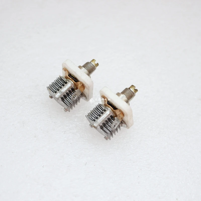 

2PCS New 28-38PF Left and Right Air Variable Adjustable Trimmer Capacitor