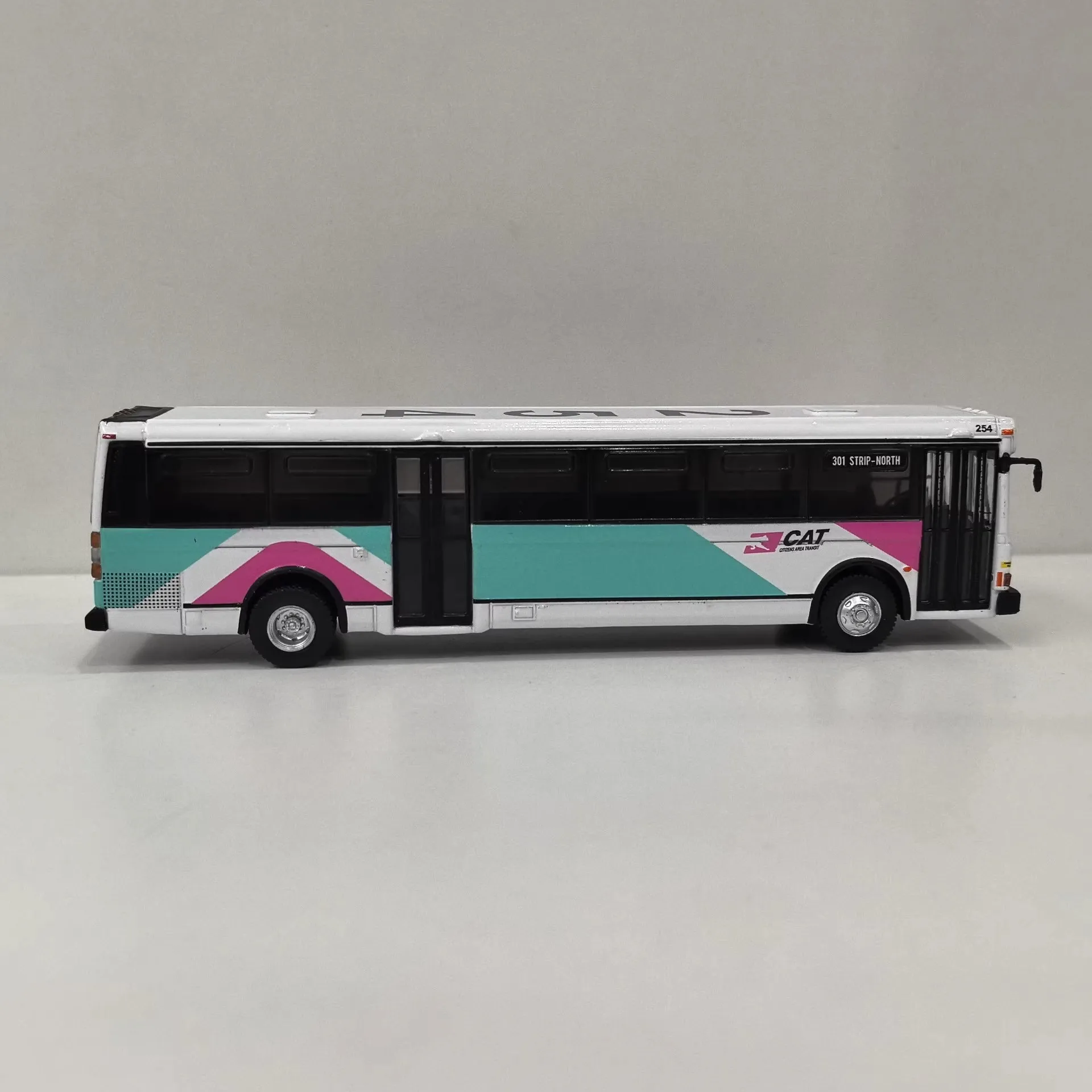 Фото Литая под давлением ИК-магазин масштаба 1/87, модель автобуса из сплава HO GRUMMAN 870 TRANSIT BUS 1980 CAT №4