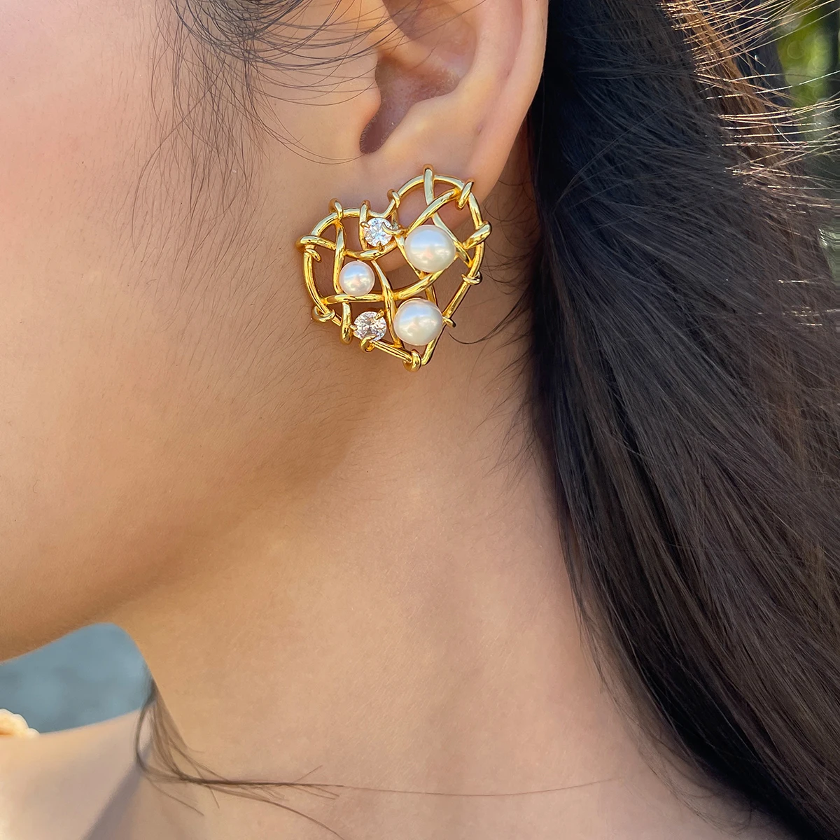 

Fashion Brand Peach Heart Hollow Crystal Diamond Pearl Gold Earrings Women Top Quality Luxury Jewelry Famous Runway Designer