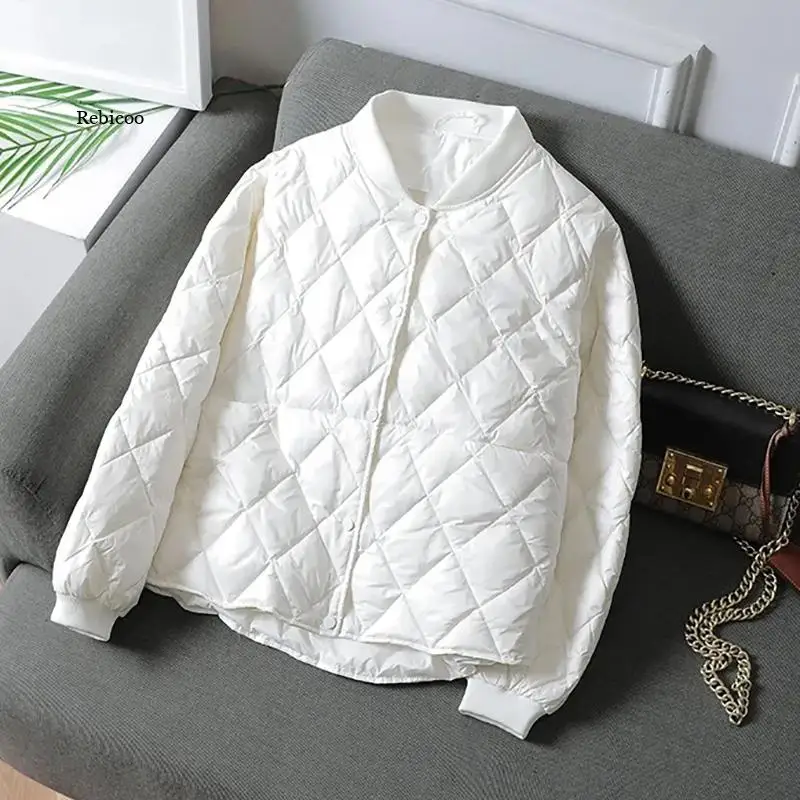 

Повседневная Ультралегкая тонкая короткая зимняя куртка, корейская модная парка Lozenge, пальто, женская уличная одежда, белая куртка-бомбер, в...