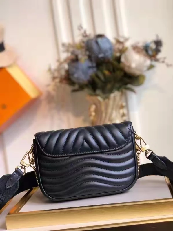 

2022 high quality women's Mini Shoulder Bag Leather wavy car thread messenger bag silk shoulder belt small dinner bag
