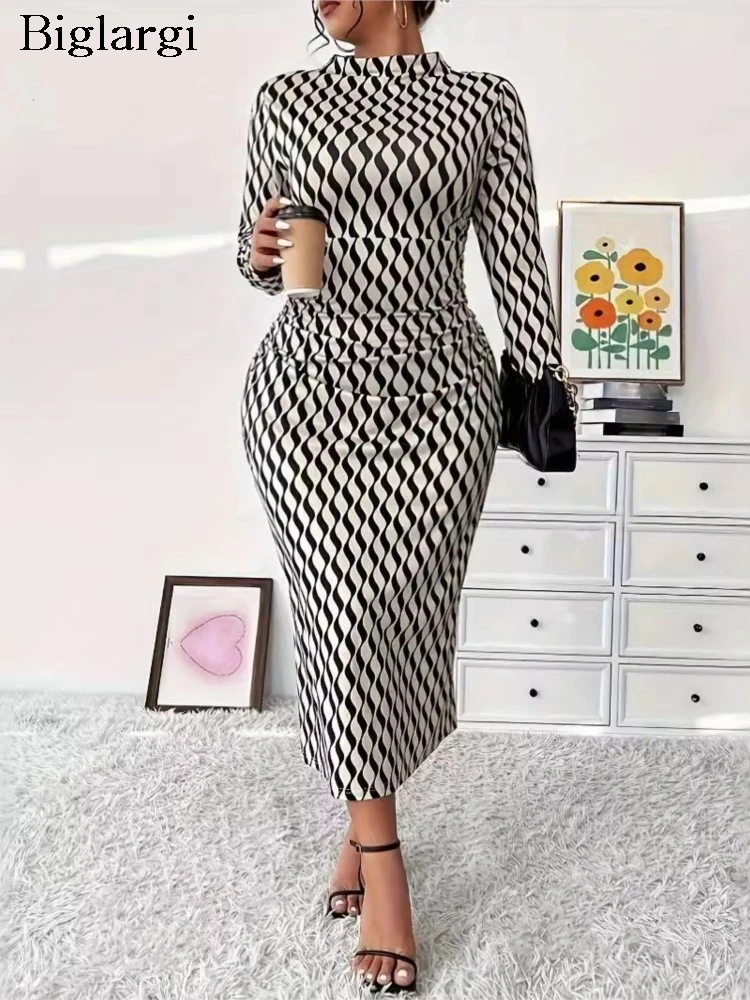 Женское длинное платье в полоску с длинным рукавом и воротником-стойкой