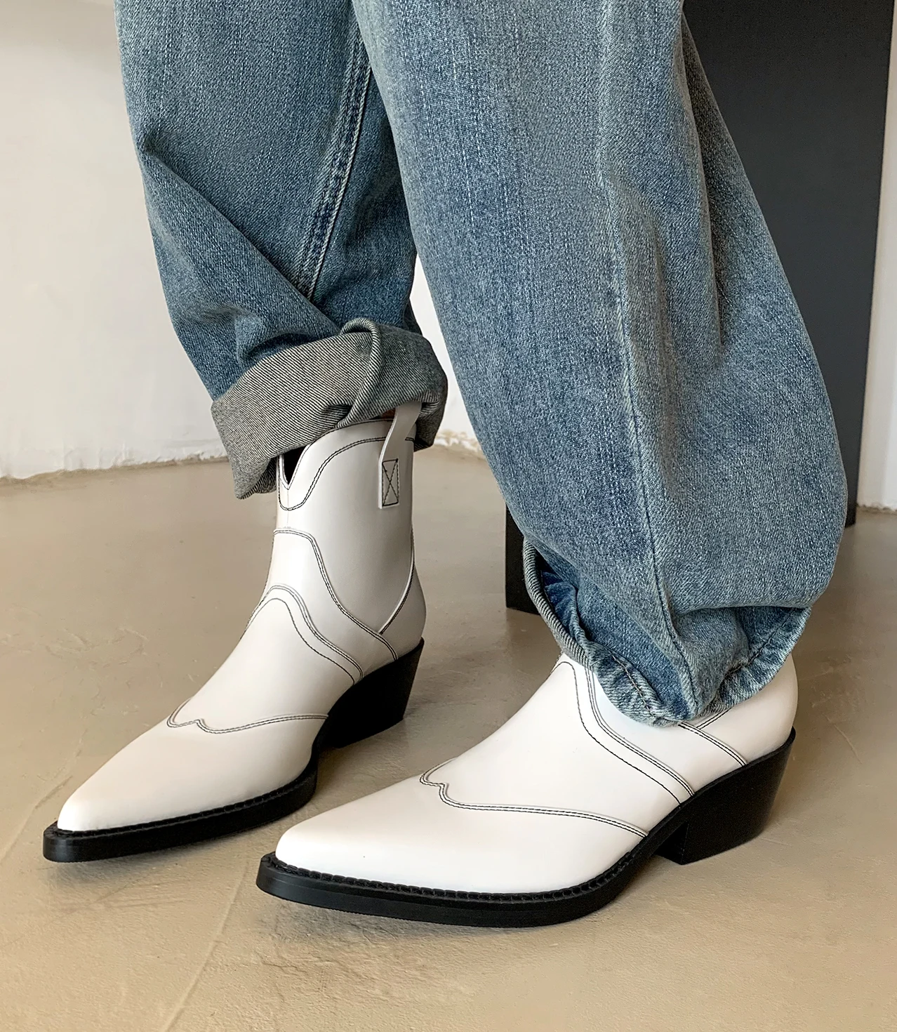 Leather Western Boots New Mid-Heel Pointed Sleeve Cowhide Cowboy Short Boots Ladies Fashion Slip-On Calf Boots