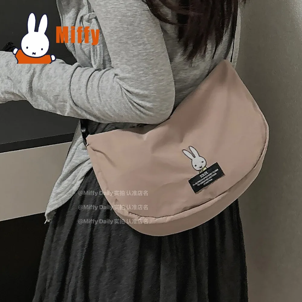 Фото Сумка-кроссбоди Kawaii Miffy: милая мини-сумка с кроликом, легкая, водонепроницаемая, из нейлона, с мягкой текстурой, для повседневного использования, подарок для девочки №3