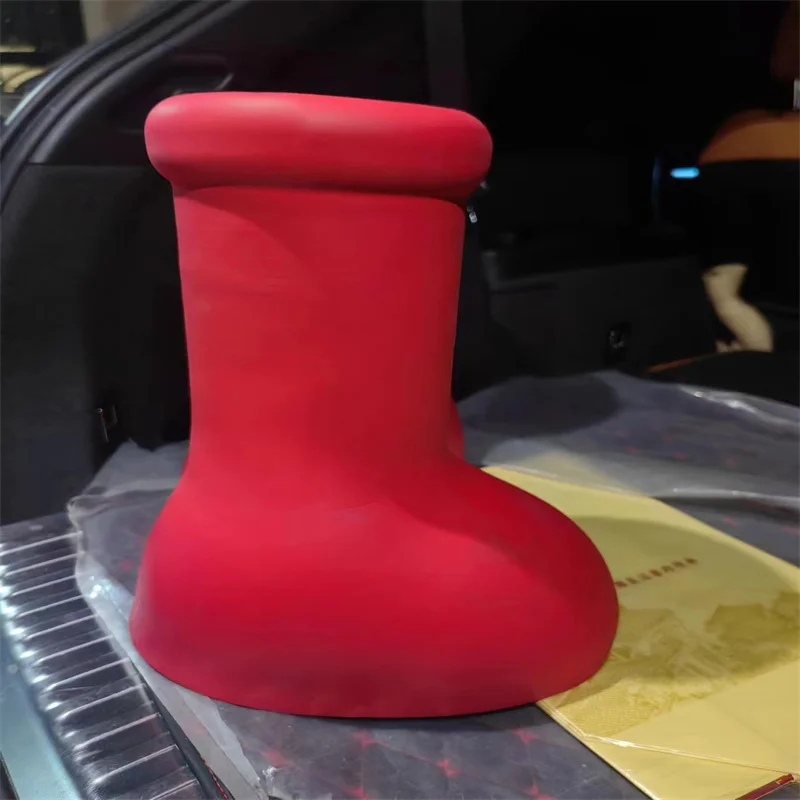 Red Boots Rain Boot Thick Bottom Big Round Toe Flat Rubber Sole Slip-On Cartoon Boots Women Men‘ Walk Show Shoes Cute Spring