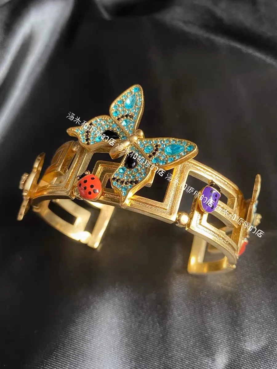 

Fashion Ring Necklace bracelet earrings brooch Butterfly