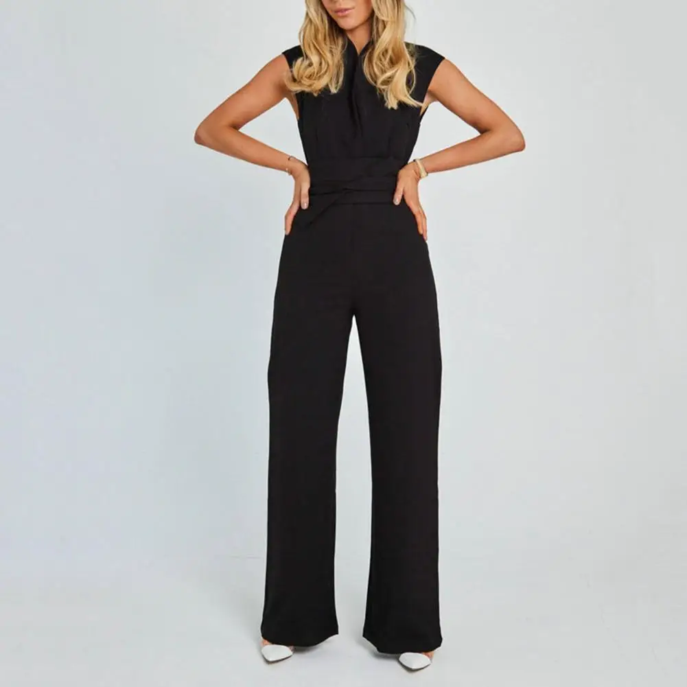 Рисунок 2 - Женский офисный комбинезон с V-образным вырезом