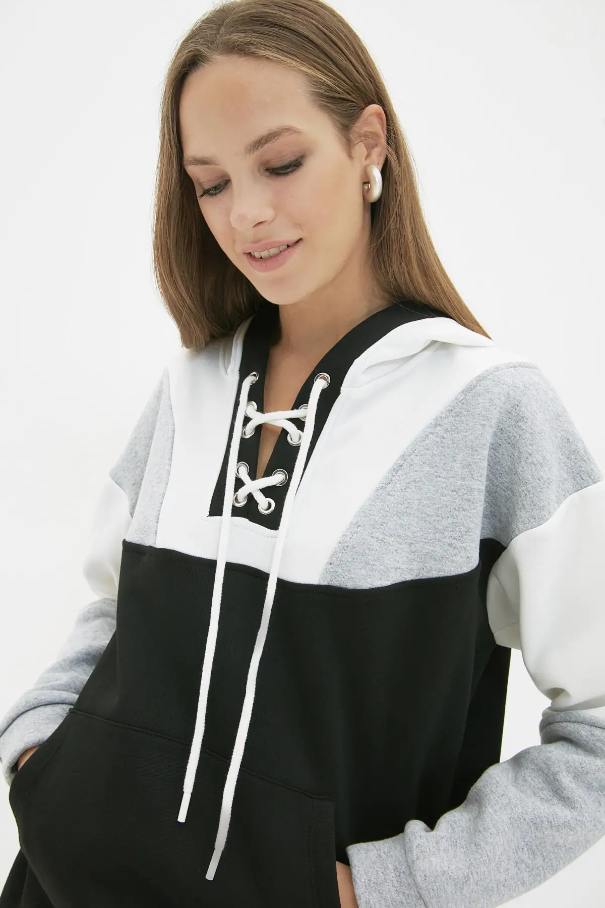 

Trendyol Hooded Color Boluklu Knitted Sweatshirt TCTAW22TW0178