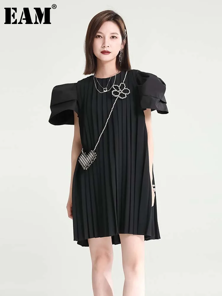 

[EAM] Women Black Pleated Elegant Dress New Round Neck Short Puff Sleeve Loose Fit Fashion Tide Spring Summer 2022 1DE9164