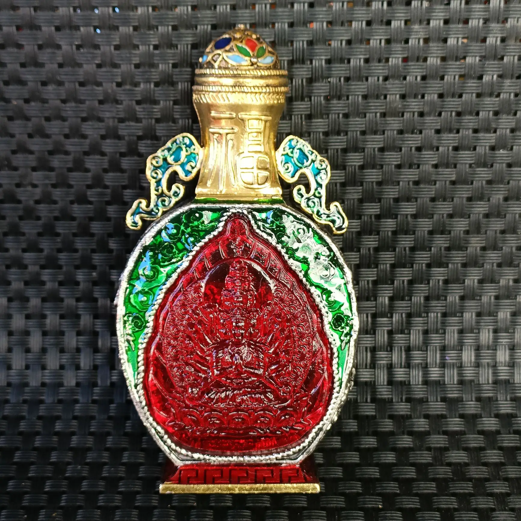 

China Elaboration Tibetan Silver Statue Inlay Gems Snuff Bottle Metal Crafts Home Decoration#70