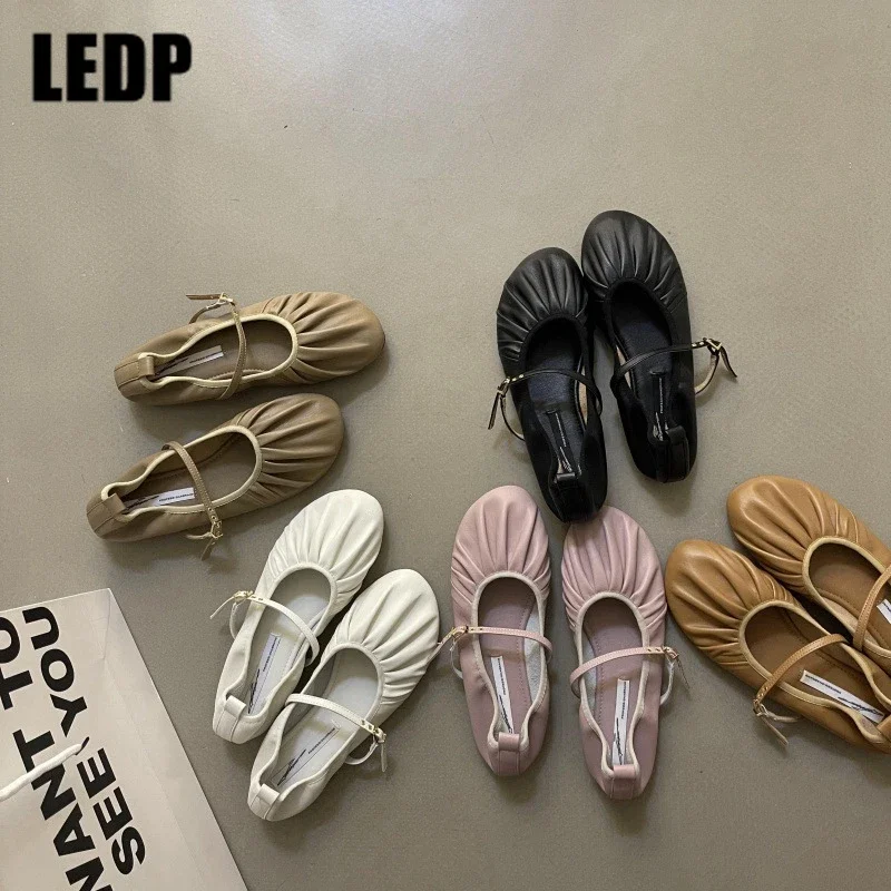 

2023 Summer New Pleated Ballet Shoes for Women Mules Slippers Soft Sole Buckle Shallow Slides Ladies Casual Outdoor Flats Shoes