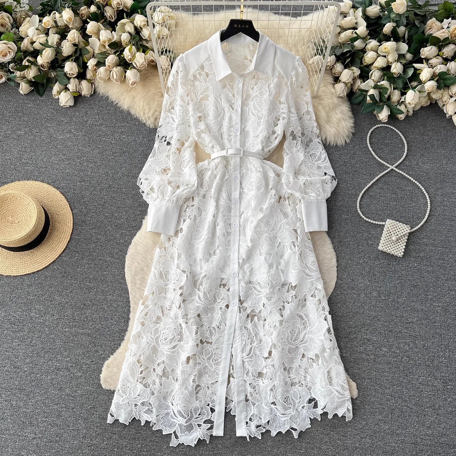 

Женское дизайнерское кружевное платье-рубашка, белое однобортное платье с отложным воротником и рукавами-фонариками, длинное ажурное платье с поясом и вышивкой на лето
