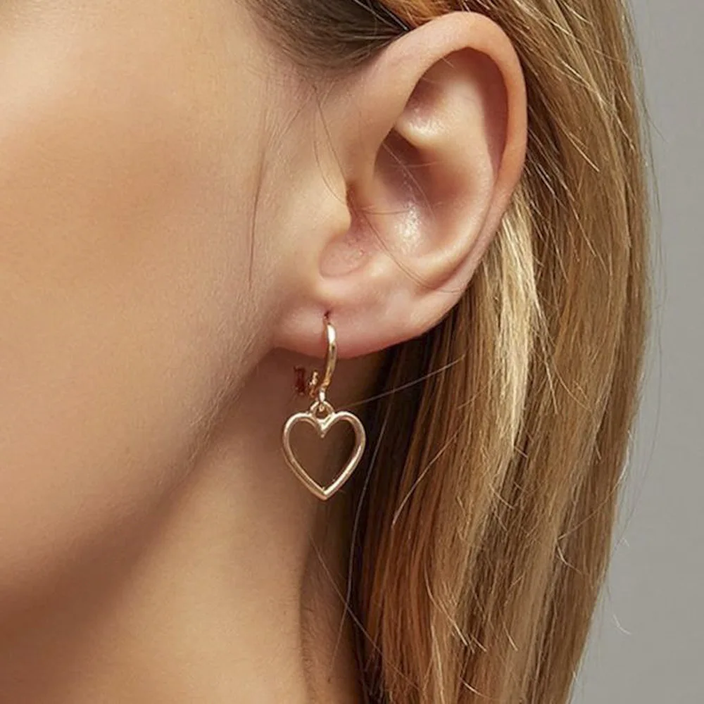 

Goth Classic Hollow Heart Drop Earrings for Women Girls Fashion Dangle Kpop Simple Design Earring Jewelry