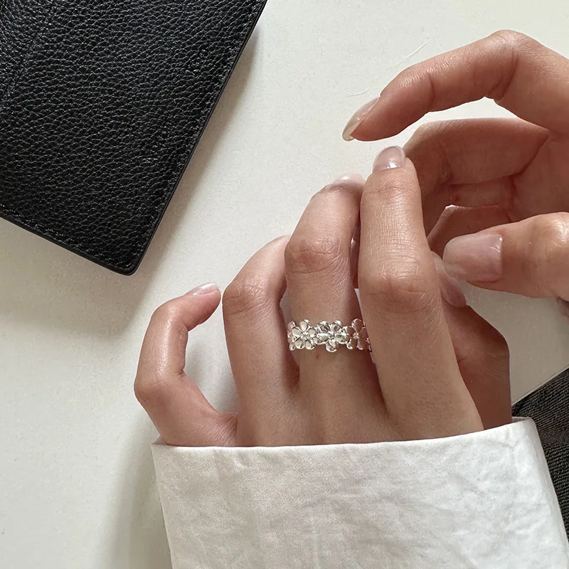 

Женское кольцо из серебра 925 пробы, с цветком