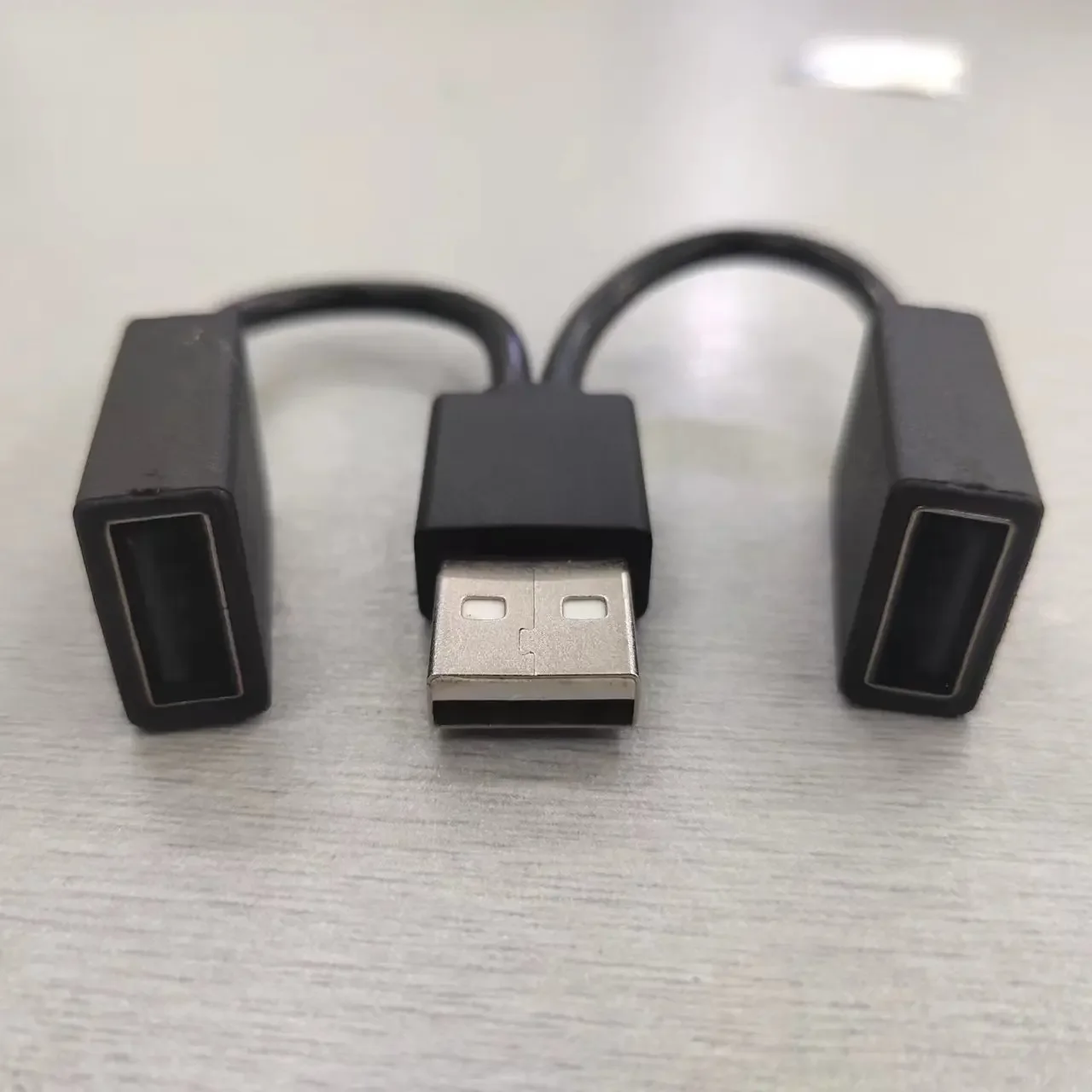 Автомобильный USB-разветвитель 2 в 1