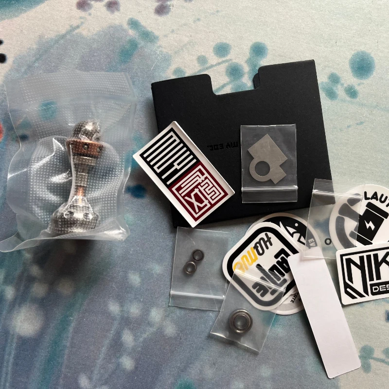 

Шахматы б/у с отпечатком пальца гироскоп королева красный медный белый медный материал коробка Аксессуары в комплекте