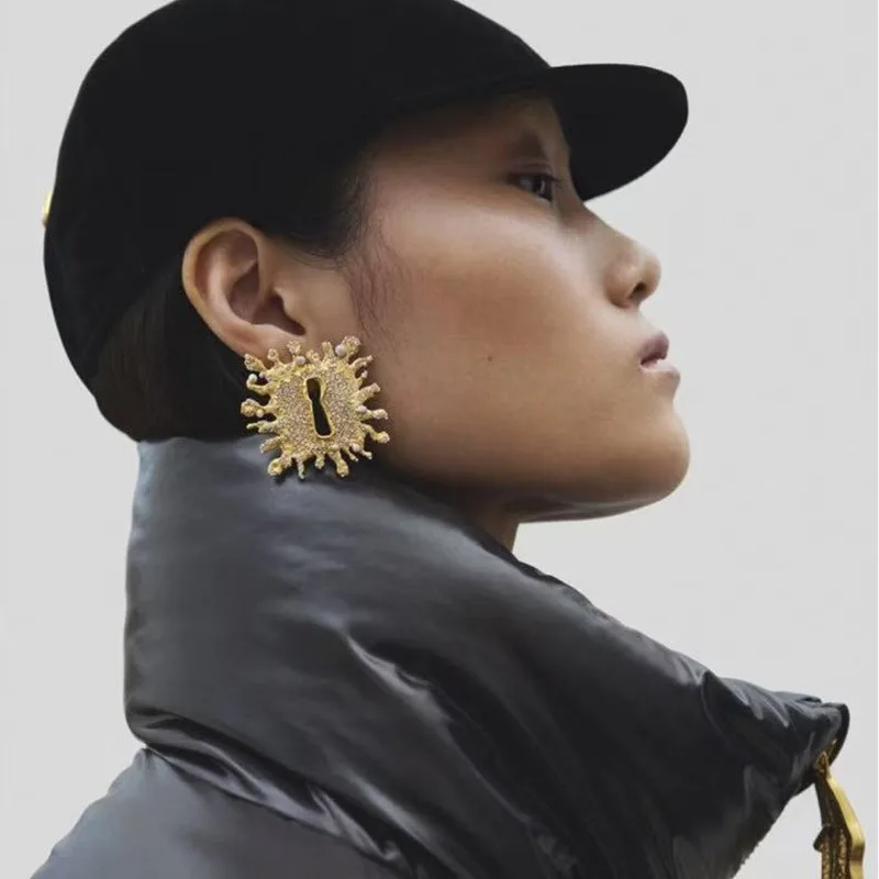 Серьги-гвоздики Portgas с кристаллами и жемчугом