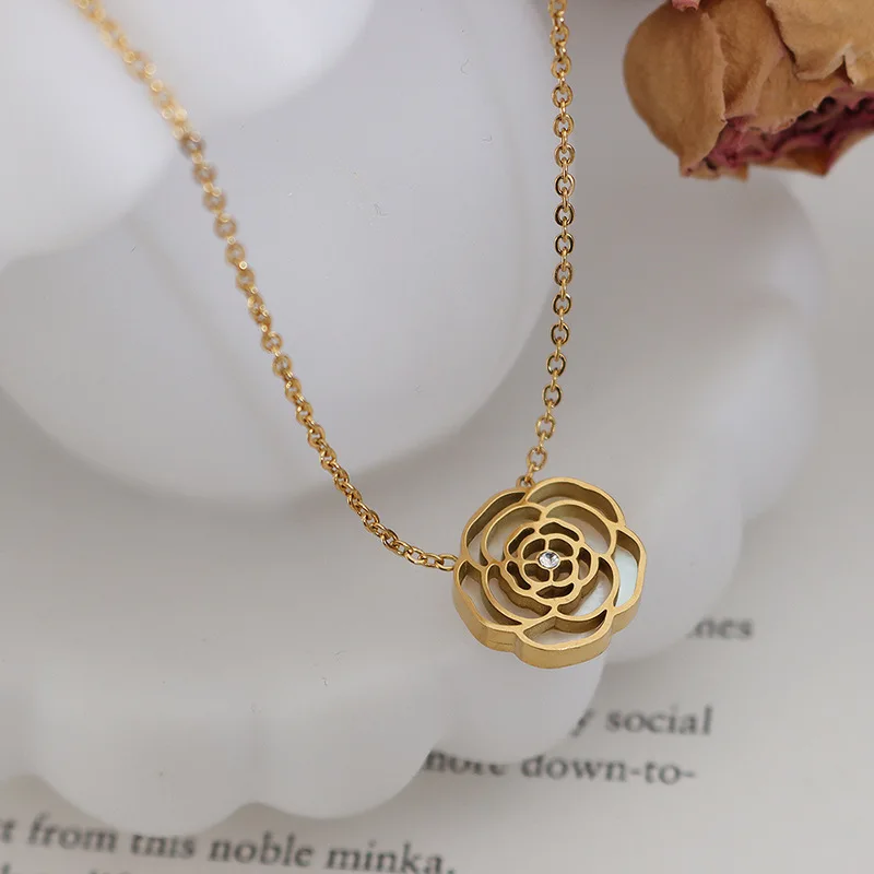 

Rose Necklace Stainless Steel Accessories Zircon White Seashell Inlaid High Quality Women's Jewelry Wholesale